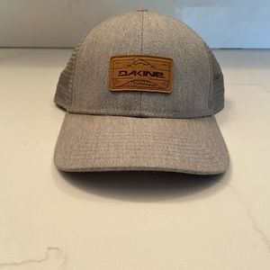 Dakine hat